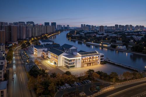 Wujiang Hotel | Atour Hotel Suzhou Canal Avenue Wujiang East Taihu Lake Scenic Area
