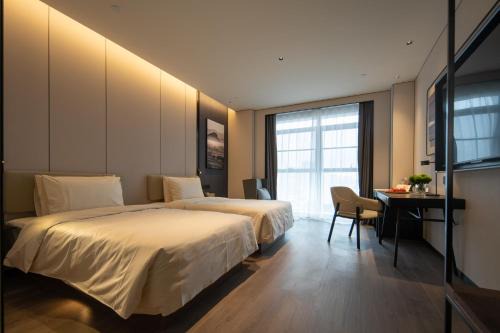 Ziliujing District Hotel | Atour Hotel Zigong Huashang International City Summit Park