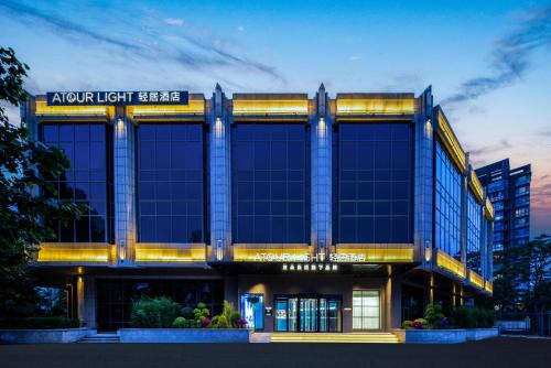Jinsong Panjiayuan Hotel | Atour Light Hotel Beijing Panjiayuan Chengshousi Subway Station