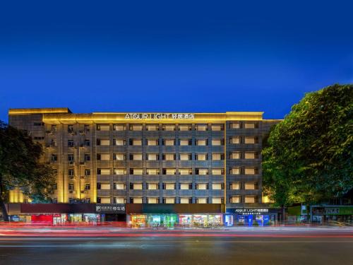 Jinniu Hotel | Atour Light Hotel Chengdu Kuanzhai Alley Fuqin Metro Station