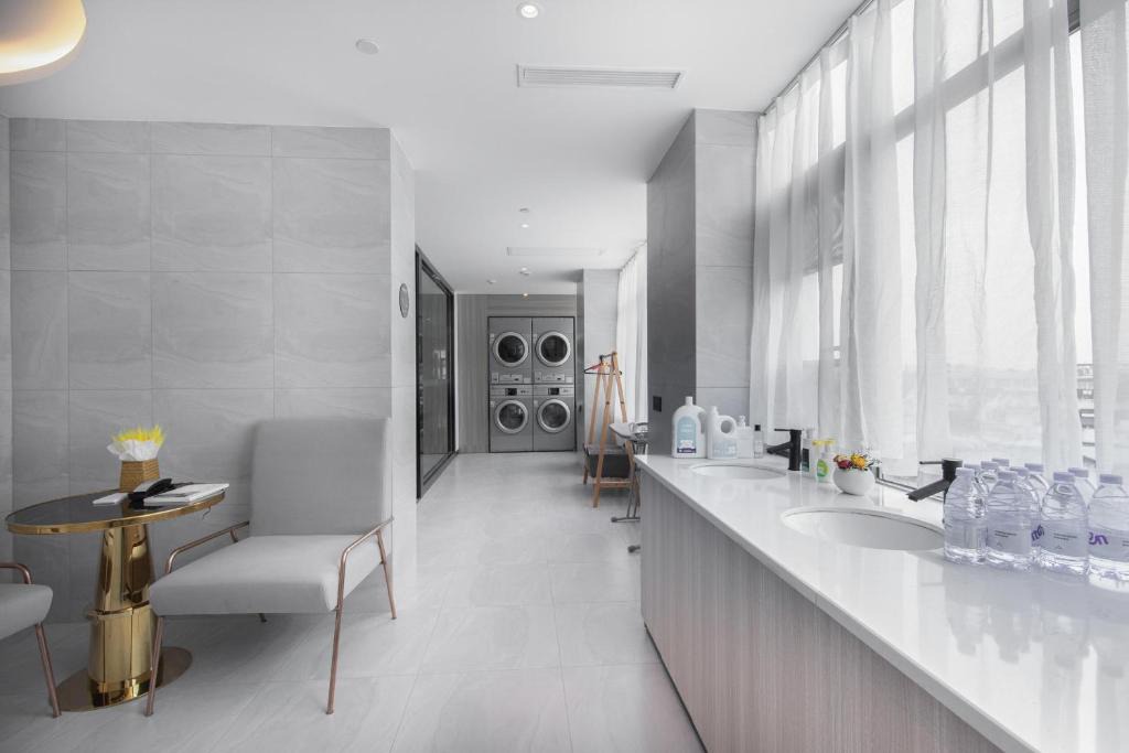 Wenjiang Hotel | Atour Light Hotel Chengdu Wenjiang