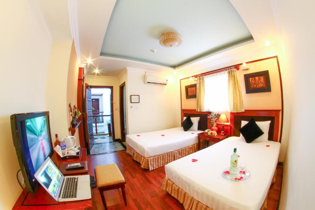 Hang Buom Hotel | Atrium Hotel