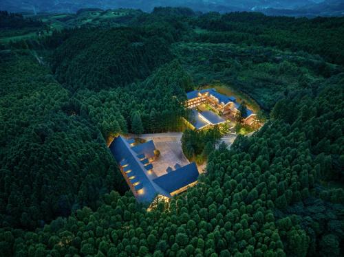 Nanchuan Hotel | Autumnal Mist Retreat