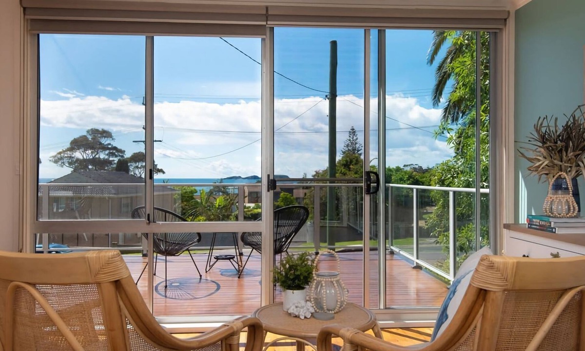 Batehaven House | Azure Sands Ocean Views in Batehaven