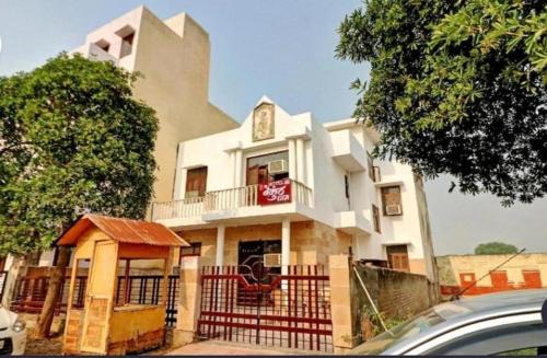 Vrindavan Hotel | Baikunth Dham Sewa Ashram
