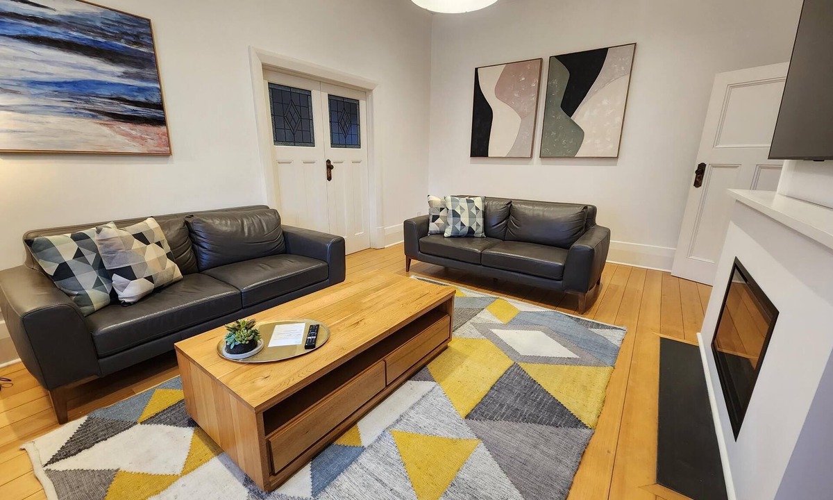 Semaphore House | Bank Manager's Residence Renovated 3 bedroom, 2 bathroom property in Semaphore