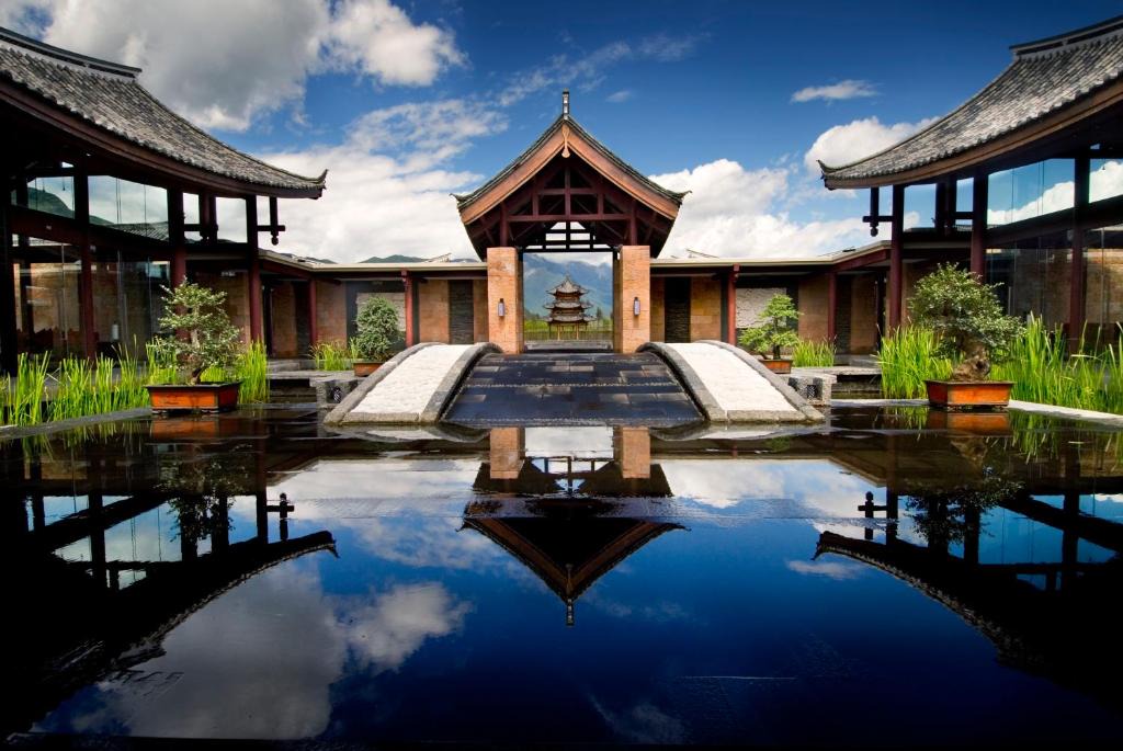 Shuhe Old Town Resort | Banyan Tree Lijiang