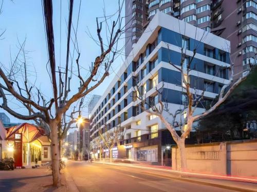 Xuhui Hotel | base-WENDING Service Apartment-Shanghai Xujiahui Location
