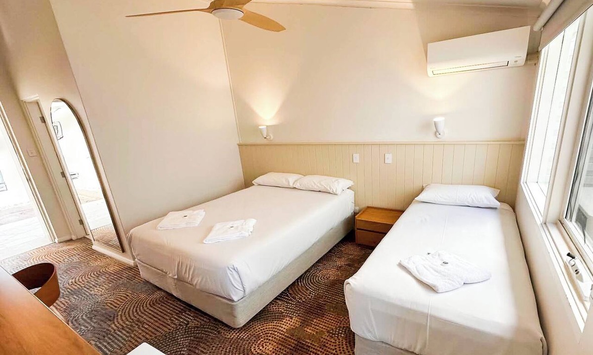 Bateau Bay Hotel | Bateau Bay Hotel