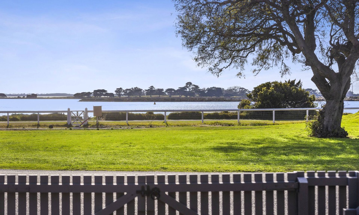 Queenscliff Cottage | Beach Front, Mountain Bikes, Kayaks, Paddleboard, Boogieboard,Snorkling supplied