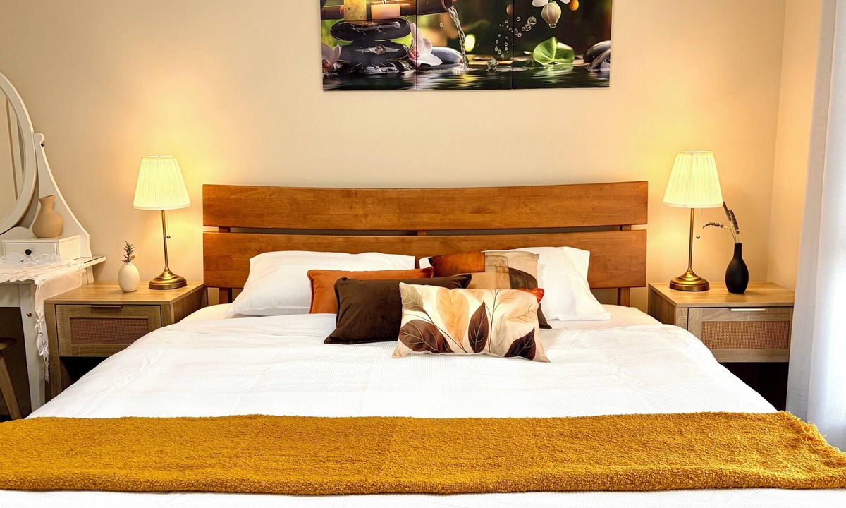 Christie Downs House | Beach&Winery retreat w/Lux King, 2 queen beds, 5bedroom 2bath, sleeps12, Neflix