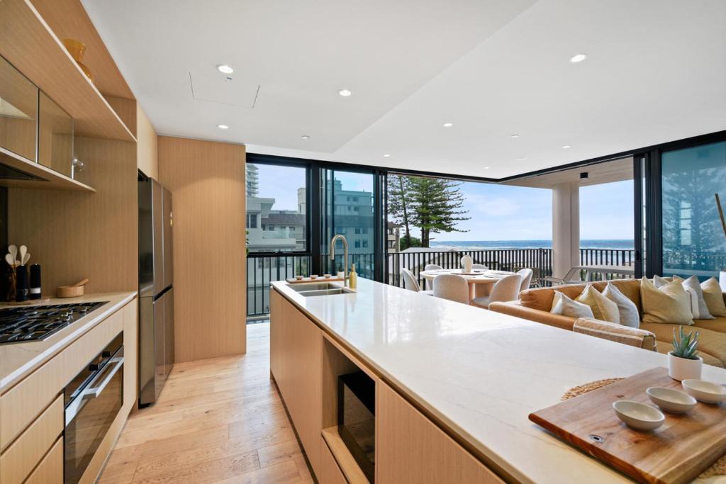 Palm Beach Apartment | Beachfront Luxury Palm Beach