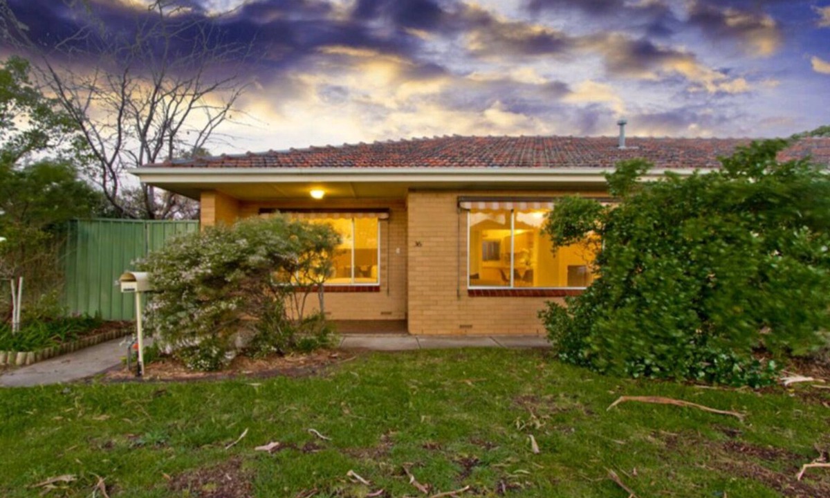 Henley Beach Villa | Beachside and 15mins to city. Perfect for LIV Golf, 4 mins away. Pet Friendly!
