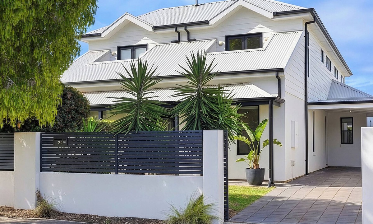 Semaphore House | Beachside Entertainer