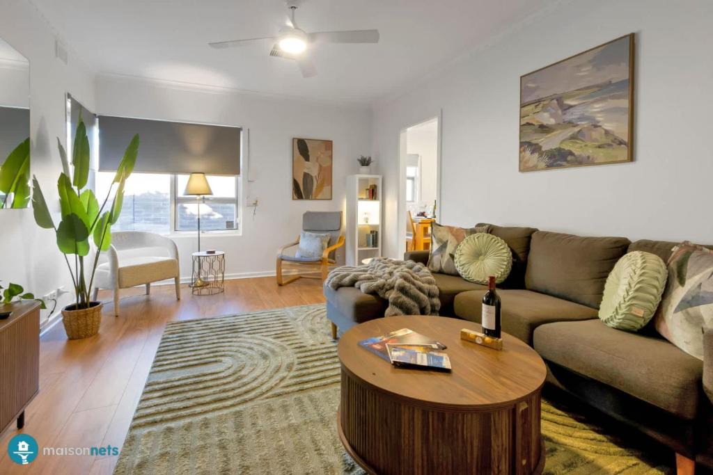 Taperoo House | Beachside Largs Bay Pet Friendly 3 Bed Haven