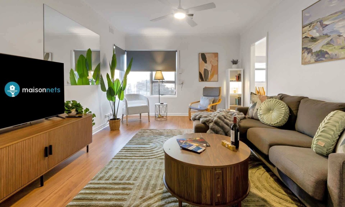 Taperoo House | Beachside Largs Bay Pet Friendly 3 Bed Haven