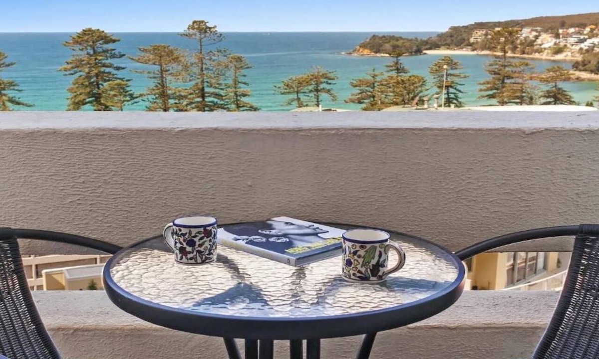 Manly Apartment | Beachside Paradise - Ocean Views, Central Position