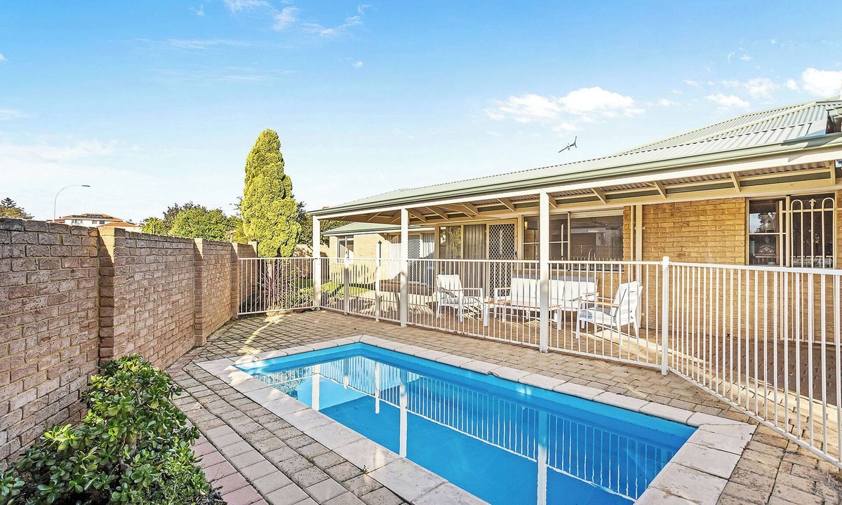Hillarys House | Beautiful Home away from Home beside the beach