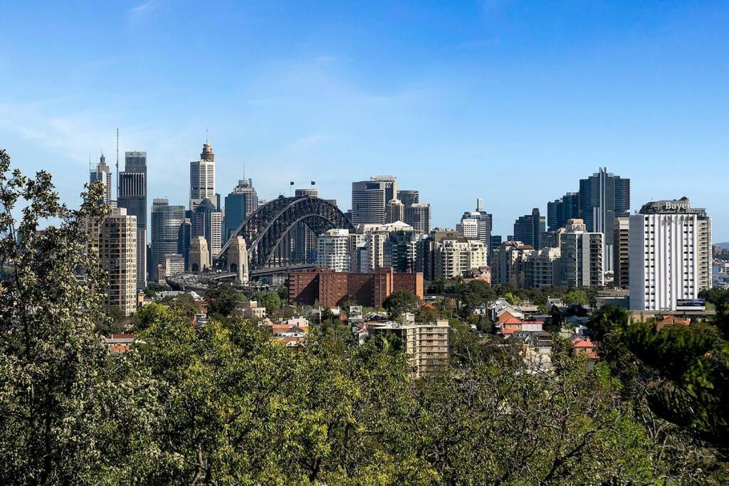 Neutral Bay Apartment | BENT6 - Spacious w/ Panoramic Sydney Harbour Views