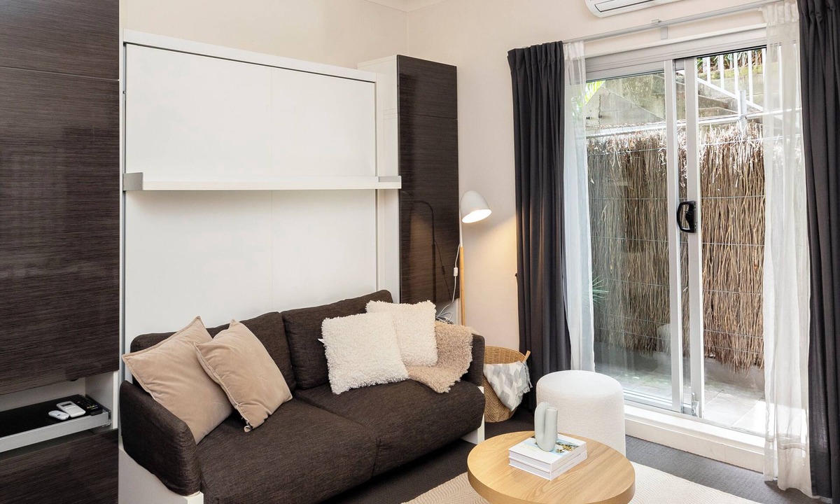 North Bondi Apartment | Best location @ Bondi Beach, on the beach!