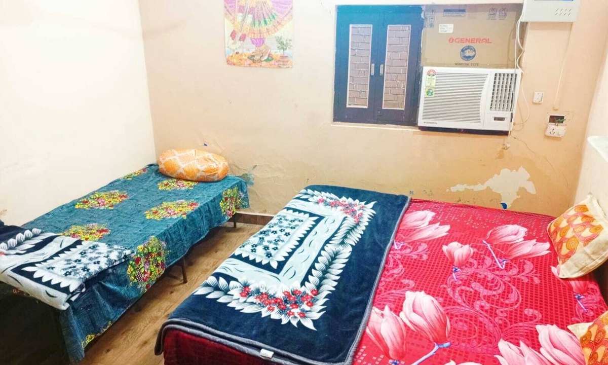Vrindavan Bed & Breakfast | Best rooms available near Bihari ji temple vrindavan
