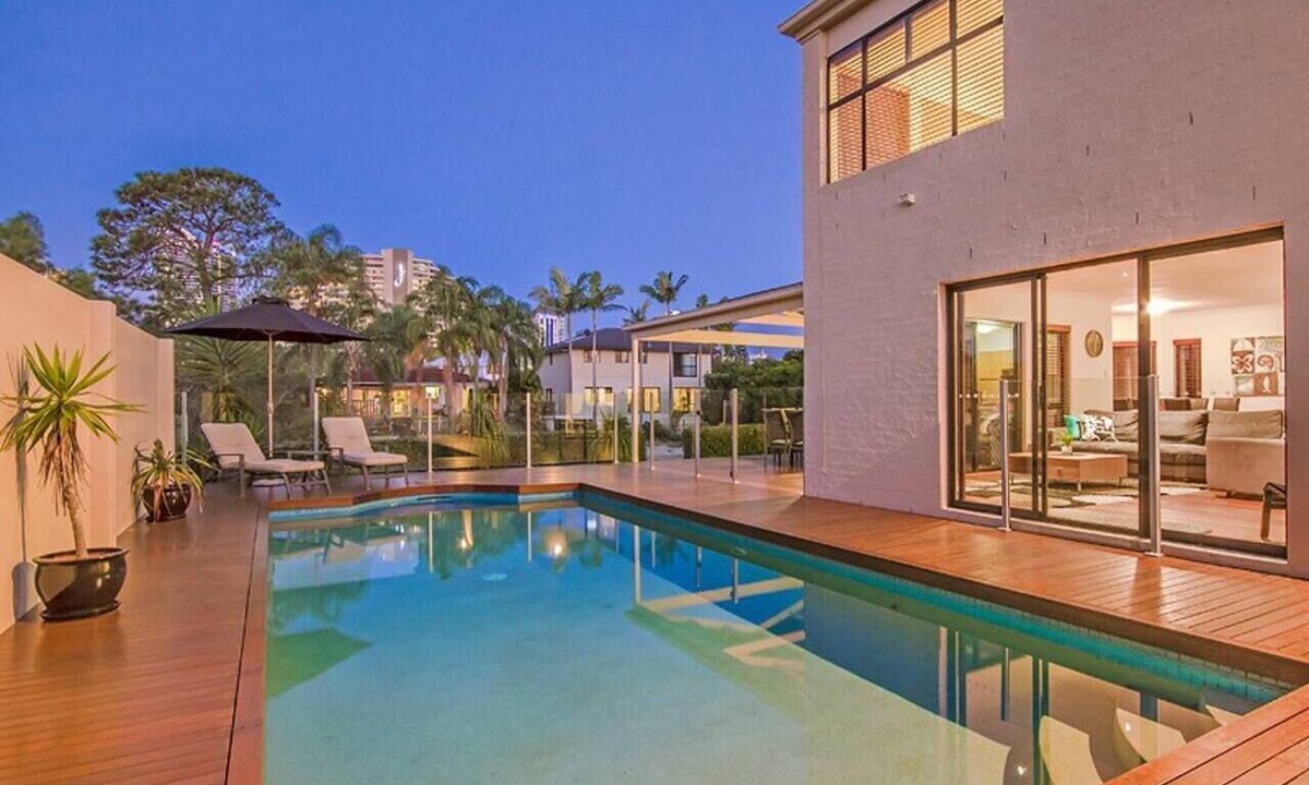 Broadbeach Waters House | Bliss on Sunshine - Space, Space, Space!