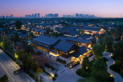Chang'an District Hotel | Blossom Hill Xian Shijingli - With Deer