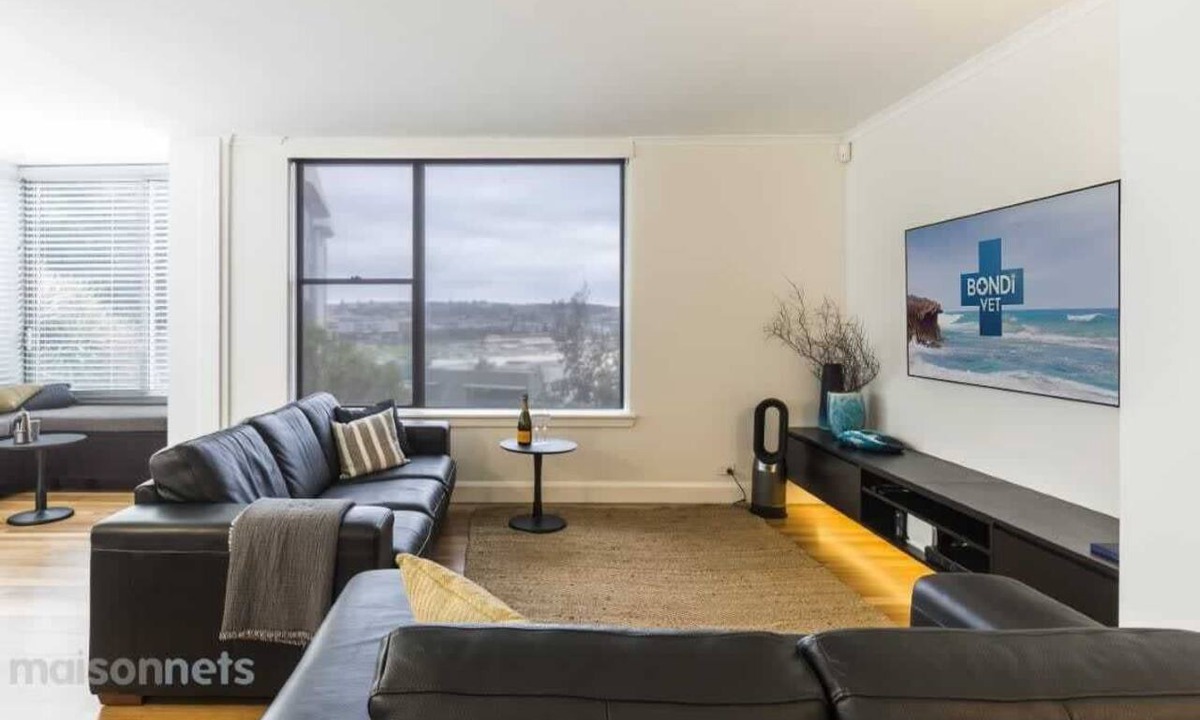 Bondi Beach Apartment | Bondi Beachside Apartment: 3 Bedrooms & Parking