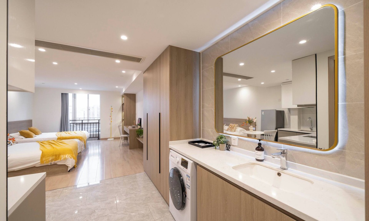 Hong Kou Bed & Breakfast | Book and Bed-QuYang Road