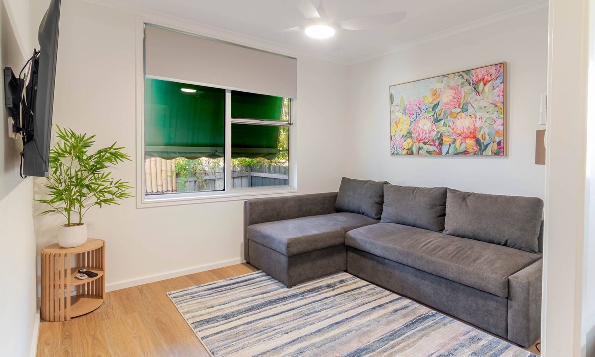 Mount Austin House | Botanic Base Pets Welcome Wagga Wagga