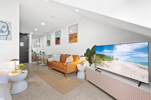 Surry Hills Apartment | Boutique Crown Loft Studio CBD AC + Smart TV