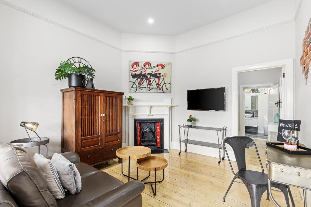 Geelong Apartment | Boutique Heritage Studios On Ryrie street OPPOSITE HOSPITALS Geelong CBD