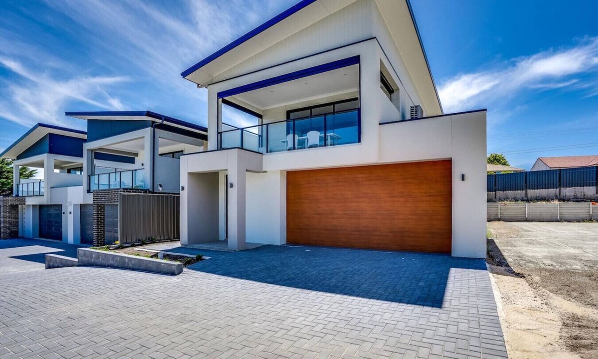 McCracken House | Break Away | Beachside, Pet-Friendly Retreat with Granite Island Views