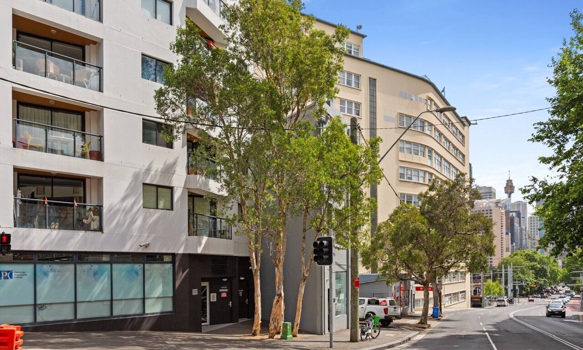 Surry Hills Apartment | Bright 2-Bed Surry Hills Apartment with Balcony