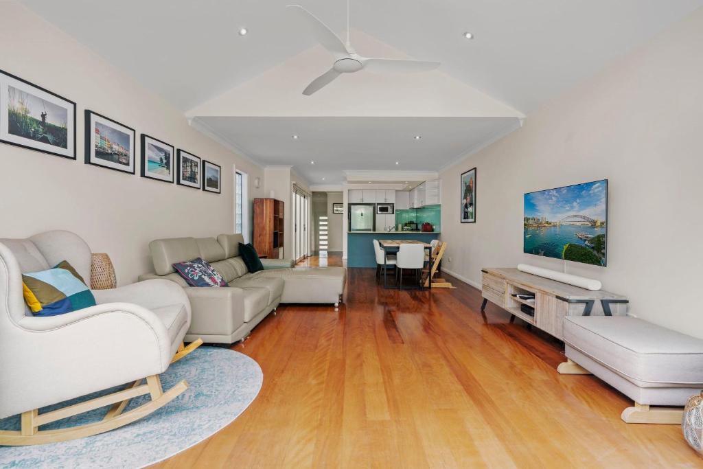 Balmain House | Bright modern home in great location close to City