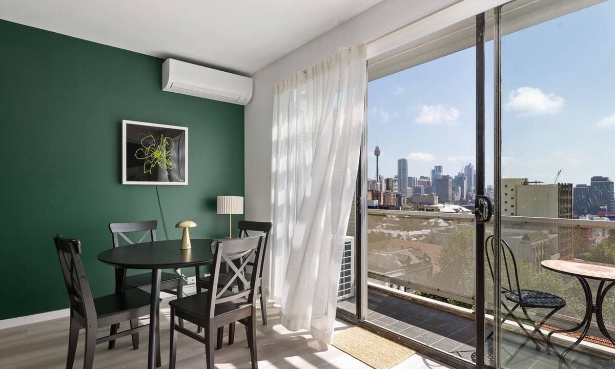 Surry Hills Apartment | Bright Stay in Sydney with Harbour Bridge Views