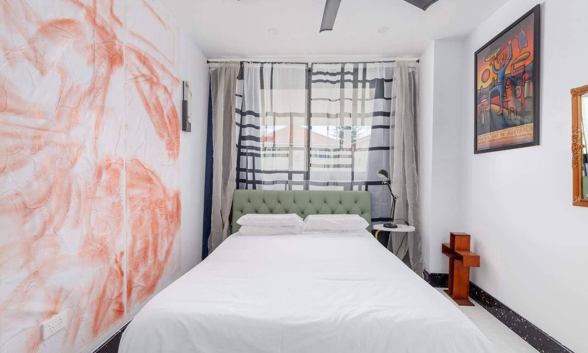 Tamarama Apartment | Bright Tamarama 2-Bed with Balcony Water View