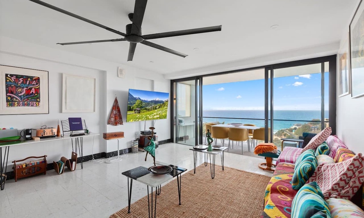 Tamarama Apartment | Bright Tamarama 2-Bed with Balcony Water View