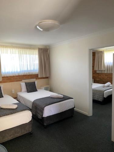 Warwick Hotel | Buckaroo Motor Inn
