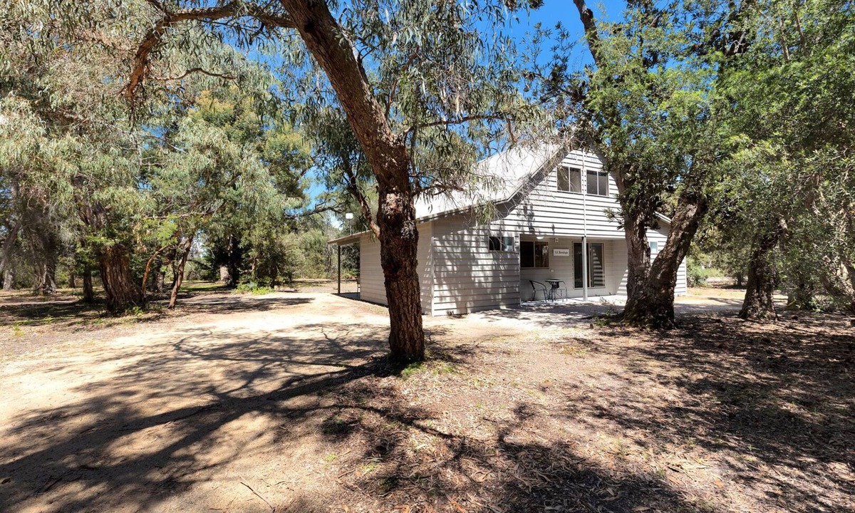Forge Creek House | Burrabogie - Waterfront Retreat: Secluded lodges tucked away