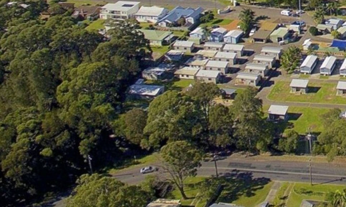Huskisson House | Burrill's Cedar Cottage by Book Jervis Bay - Walking Distance to Water