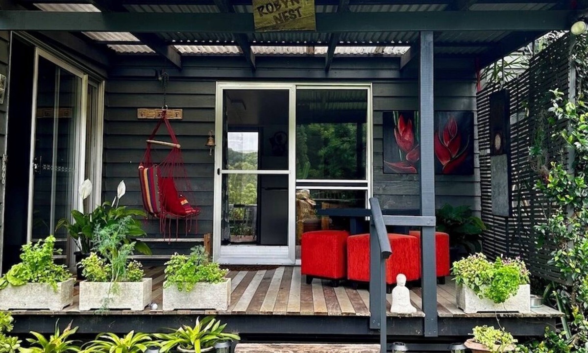 Goonengerry Apartment | BYRON BAY HINTERLAND "Robyn's Nest" at the "Mists of Avalon"