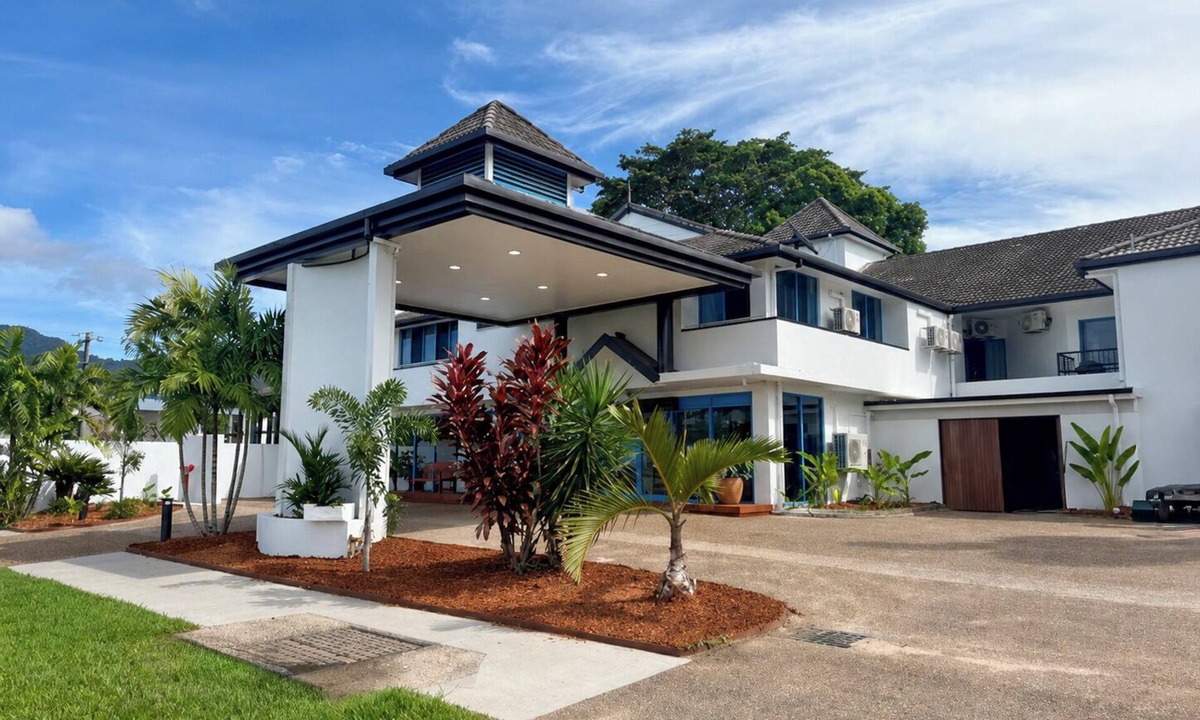 Earlville Hotel | Cairns Southgate Hotel