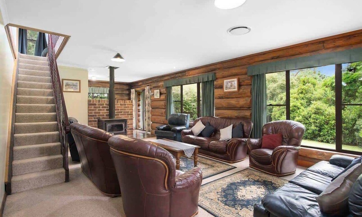 Canobolas Cabin | Canobolas Mountain Four-Bedroom Log Cabin