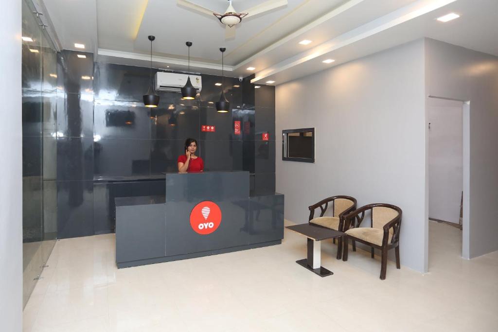 Sahibabad Hotel | Capital O 12807 Amaira Hotel And Banquets
