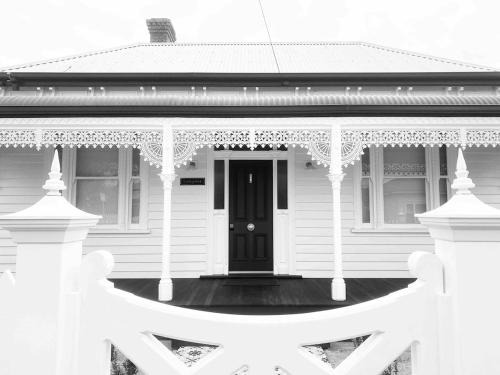 Geelong West House | Castlebar - Steps to Pakington Street