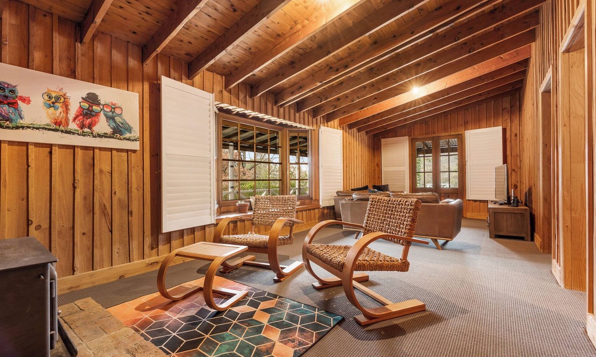 Ophir Cabin | Cedar Log Cabin Bush Retreat – Pet-Friendly | Fire Pit | Wildlife Escape