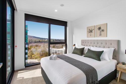 City East Apartment | Central 2-Bed with Gym, BBQ & Stunning Views