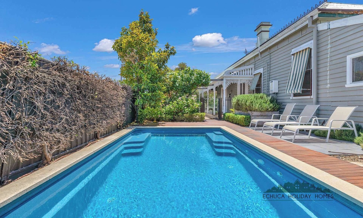 Echuca House | Central Charm - the best of Echuca living!