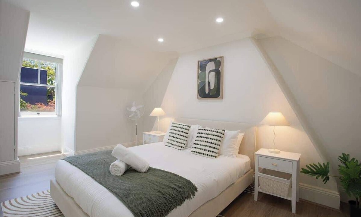 Glebe House | Charming 3BR GlebeTerrace w Courtyard & BBQ